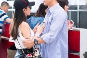 姑婆爆料：H小生专门陪女大款？当红小花对Y女星怀恨在心？Ab说不认识邓超？李冰冰势头不如之前？